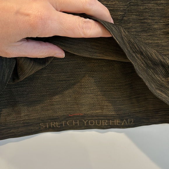 Lululemon men’s very good condition v-neck workout shirt, olive green, Lg. - Picture 4 of 7